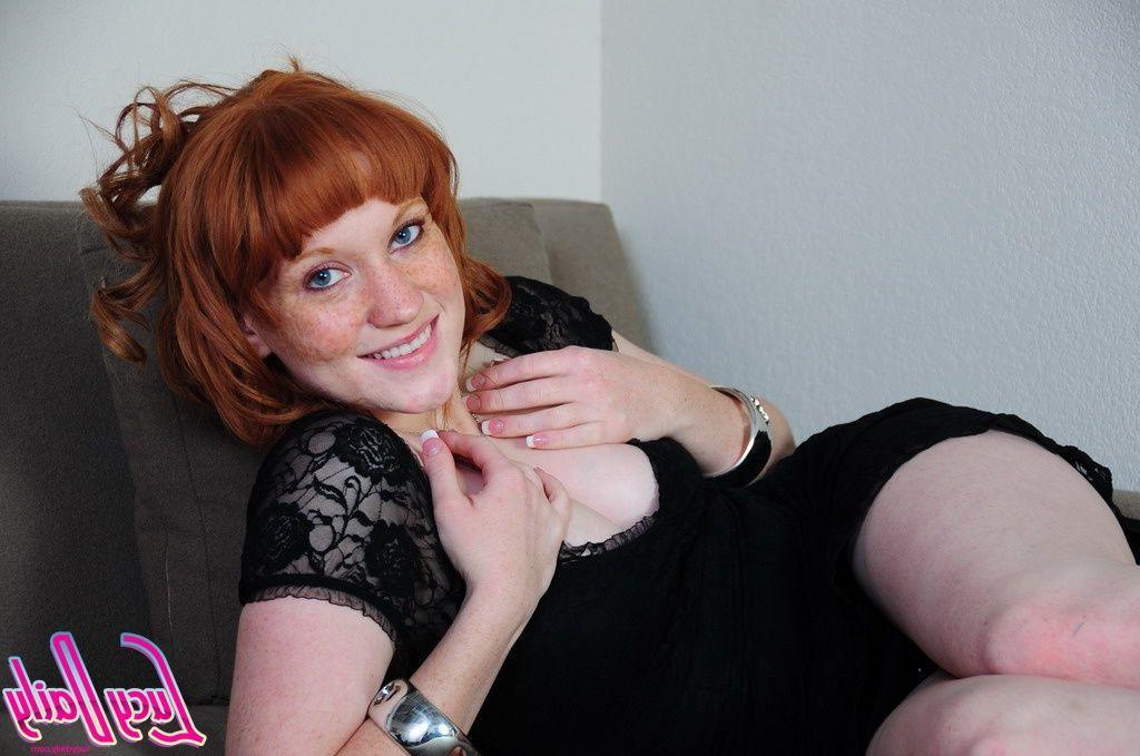 20P Pictures of Lucy Daily rubbing her clit