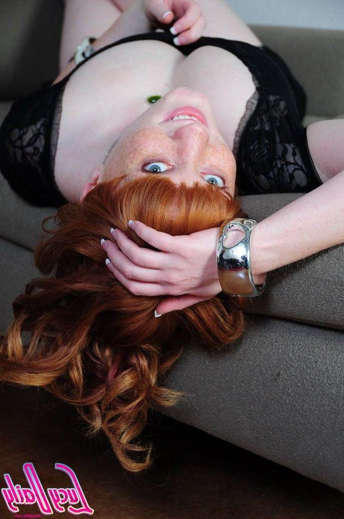 20P Pictures of Lucy Daily rubbing her clit