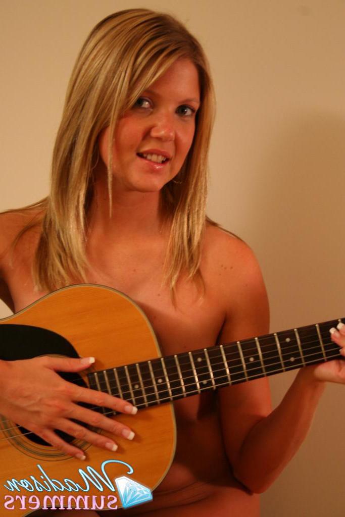 20P Pictures of teen star Madison Summers making some tunes in the nude