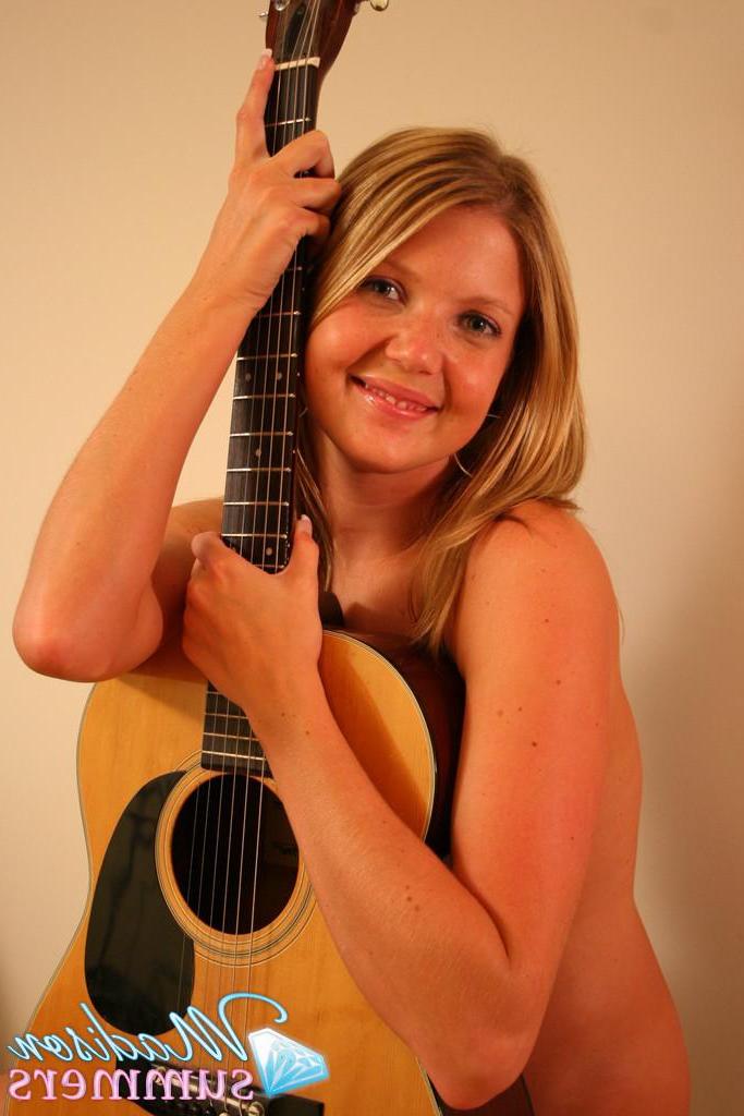 20P Pictures of teen star Madison Summers making some tunes in the nude