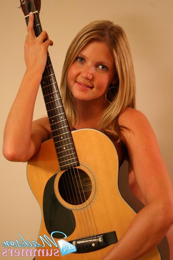 20P Pictures of teen star Madison Summers making some tunes in the nude