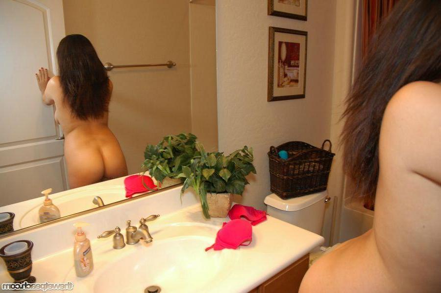16P Pictures of wet peach Mai getting nude