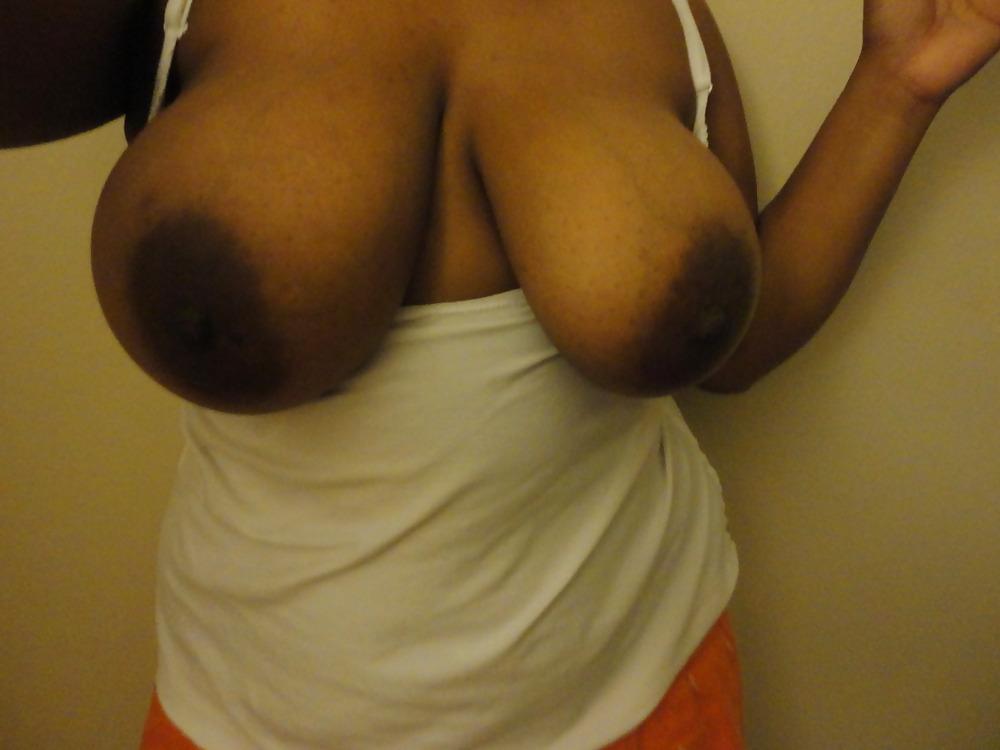 19P Selfshot black girl boobs