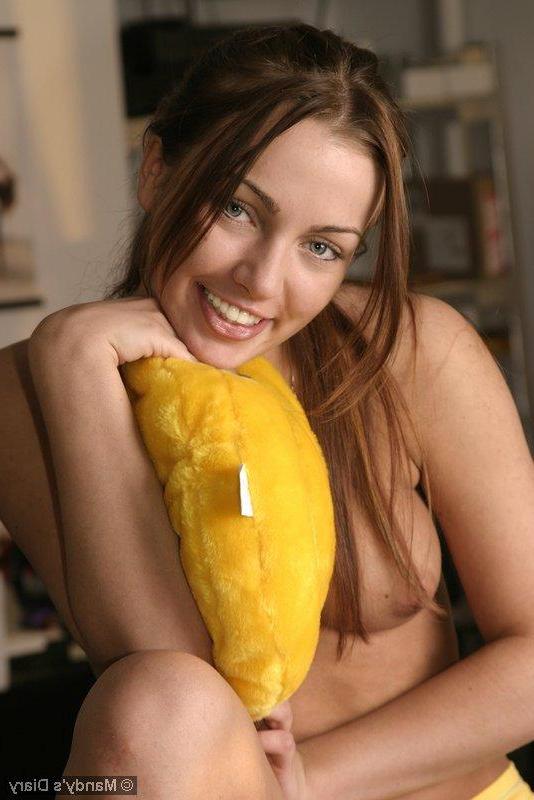 20P Pictures of Mandy\'s Diary getting nude for you