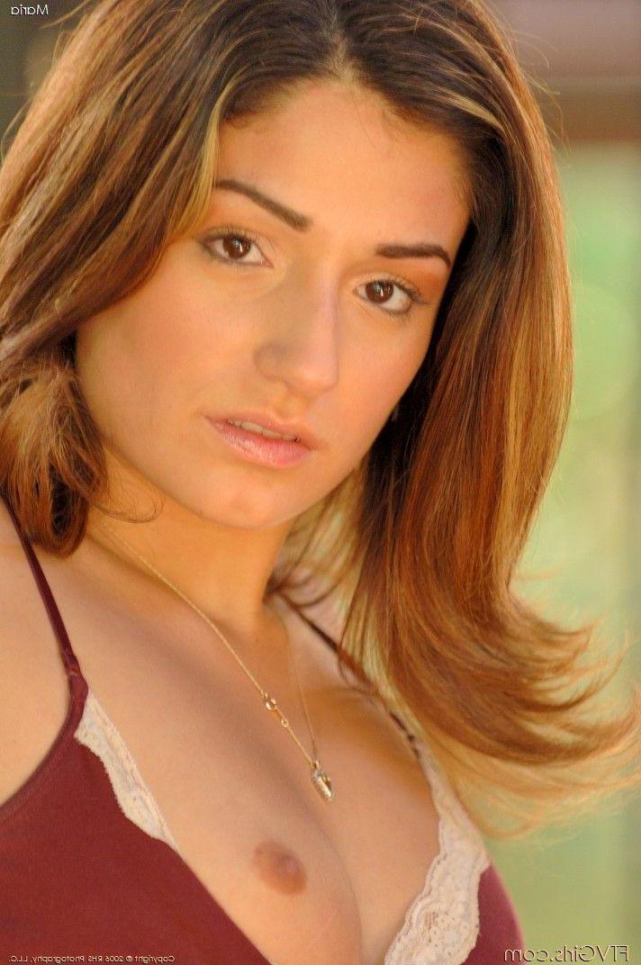 20P Pictures of Maria stuffing her wet vagina