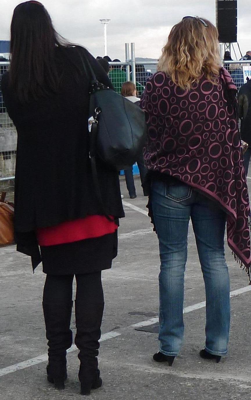 25P Voyeur Legs Pix