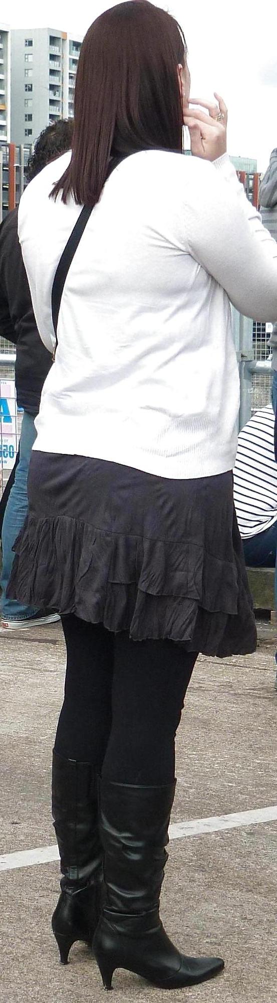 25P Voyeur Legs Pix