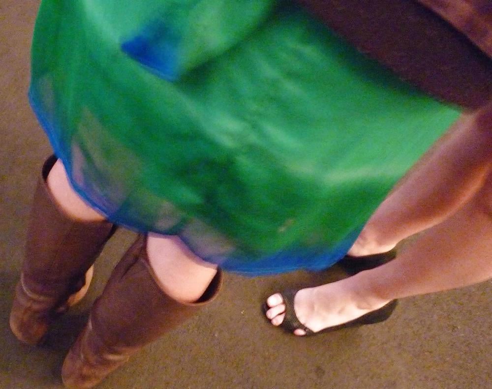 25P Voyeur Legs Pix