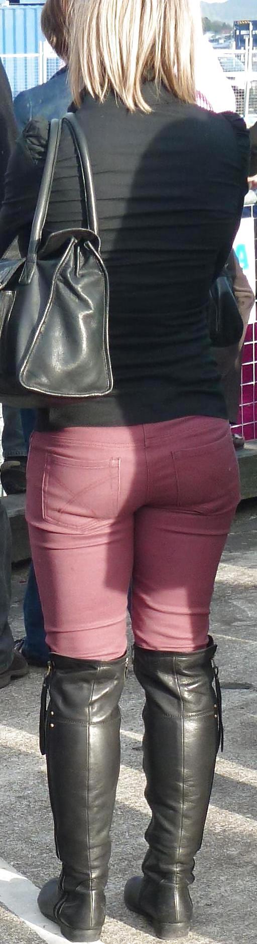 25P Voyeur Legs Pix