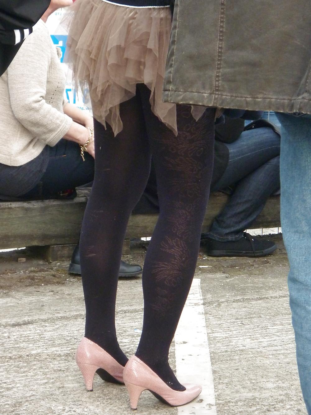25P Voyeur Legs Pix