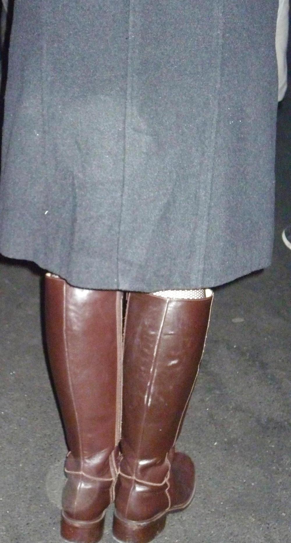 25P Voyeur Legs Pix
