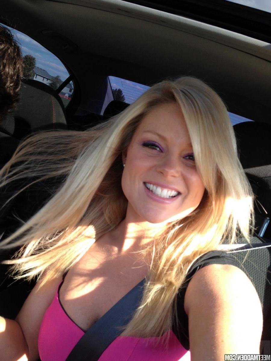 15P Sexy candid pics of Meet Madden getting naughty