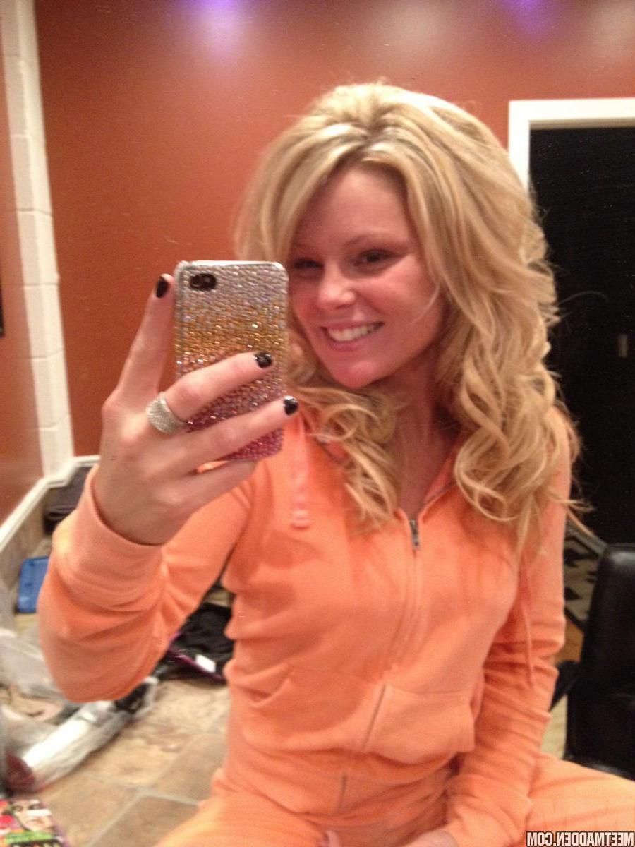 15P Sexy candid pics of Meet Madden getting naughty