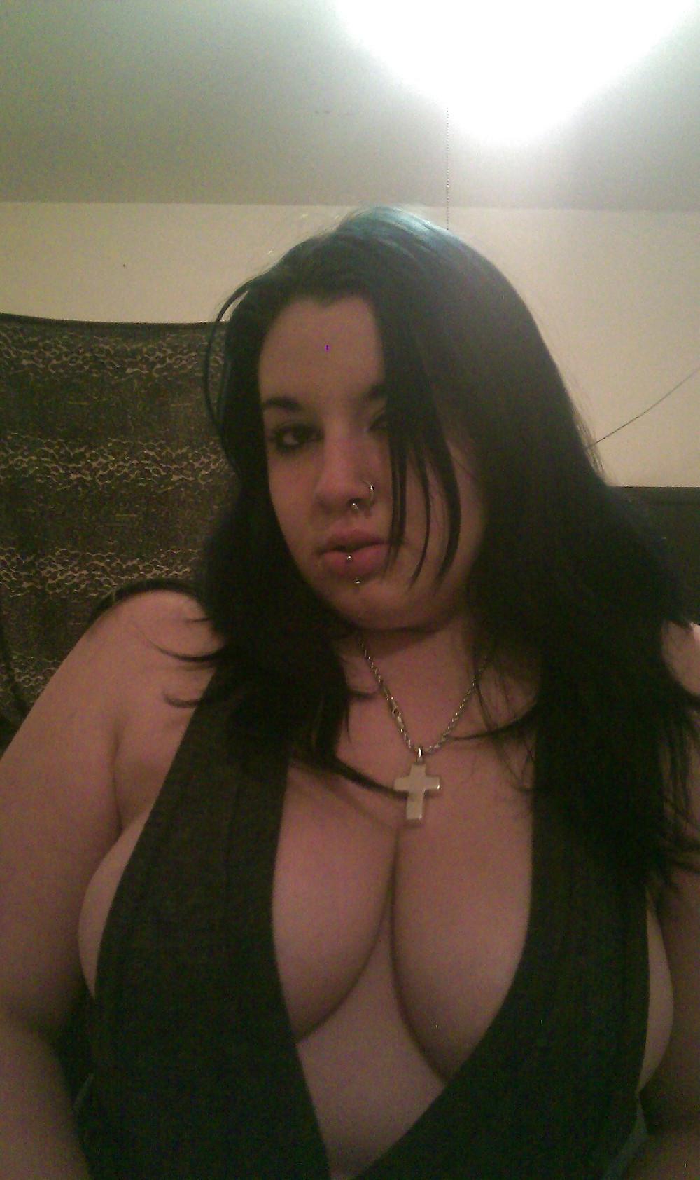 25P Another Busty Teen From, SmutDates.com