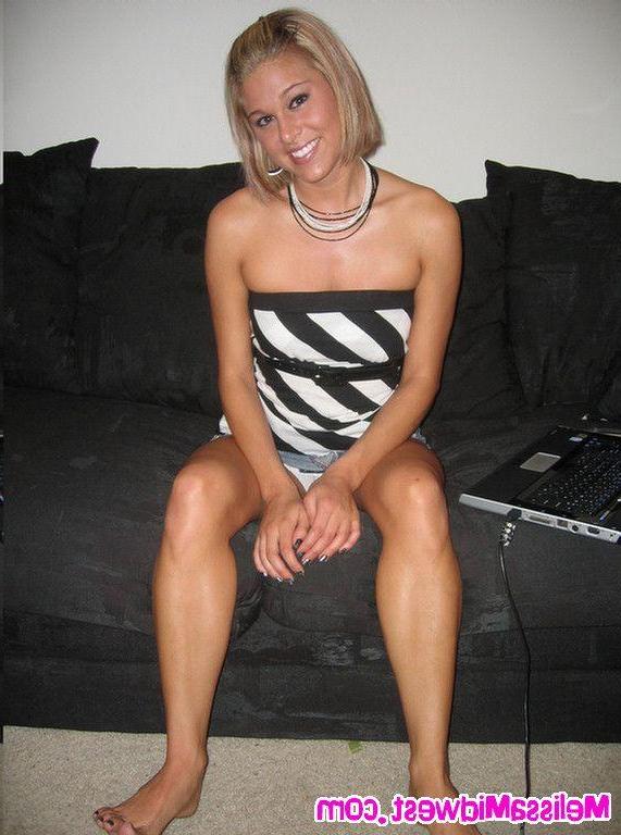 20P Pictures of Melissa Midwest stuffing her pussy with a vibrator