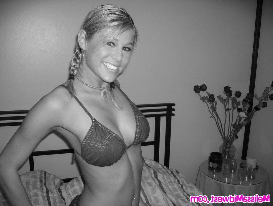 15P Melissa Midwest in black and white