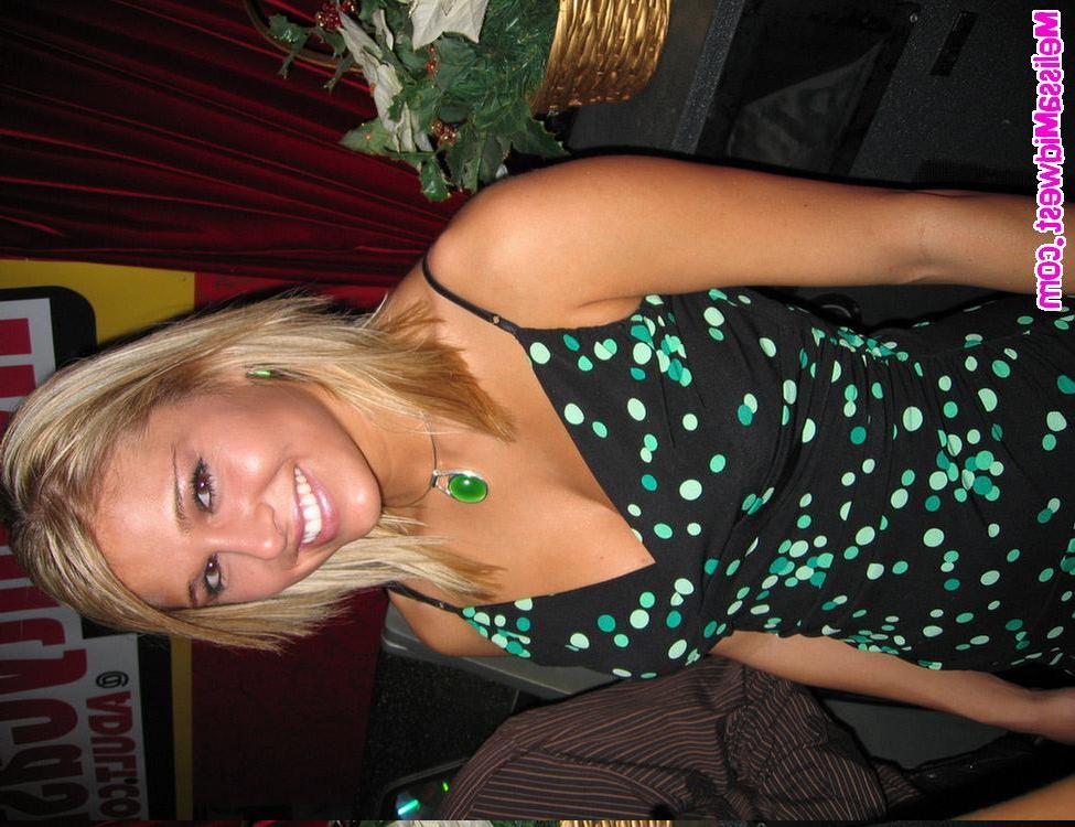 15P Melissa out on the town