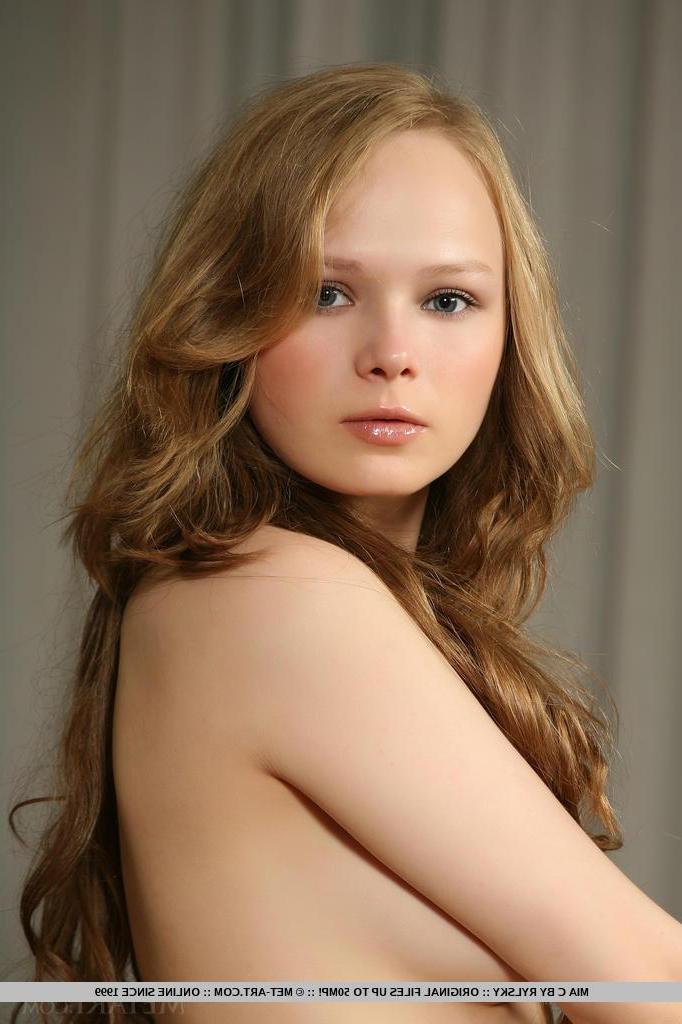 18P Blonde girl Mia C gets completely nude just for you