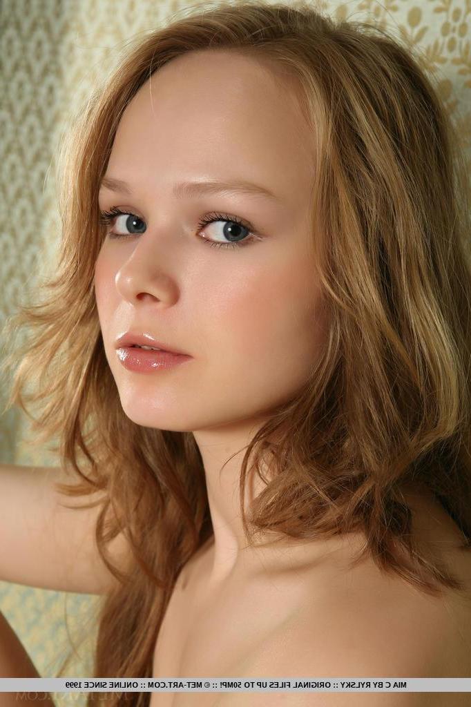 18P Blonde girl Mia C gets completely nude just for you