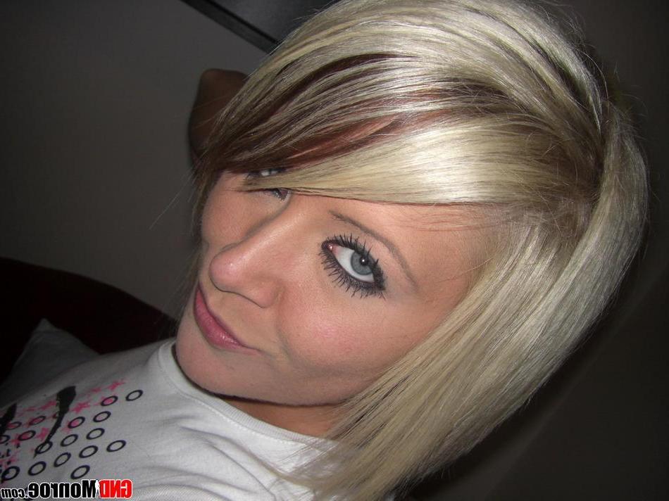 15P Pictures of teen babe GND Monroe taking sexy pics of herself