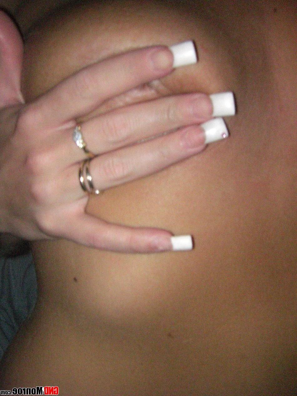 15P Pictures of teen babe GND Monroe taking sexy pics of herself