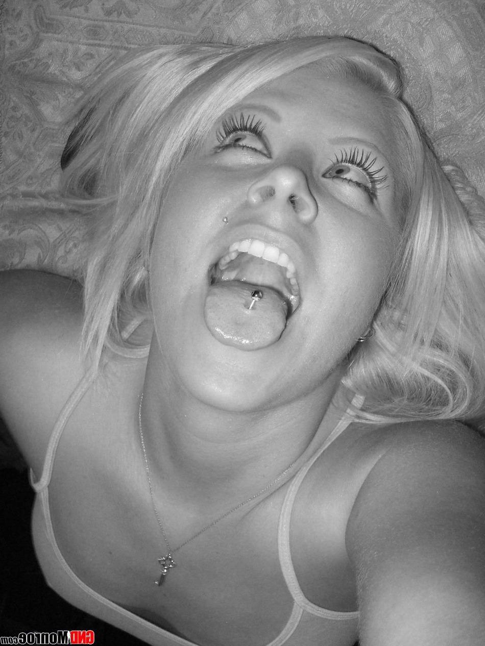 16P Pictures of GND Monroe taking hot black and white pics of herself