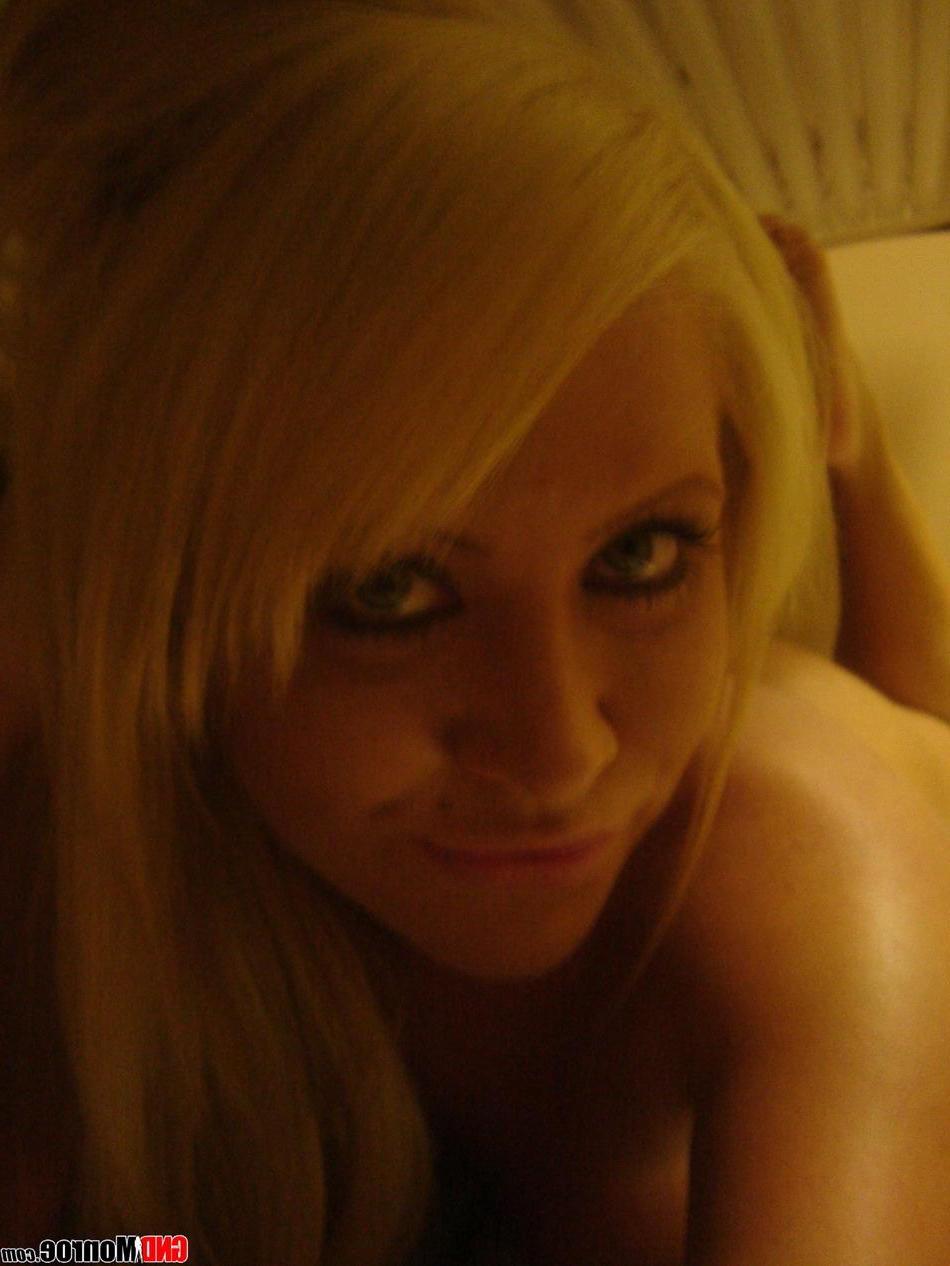 16P Pictures of teen babe GND Monroe getting a tan