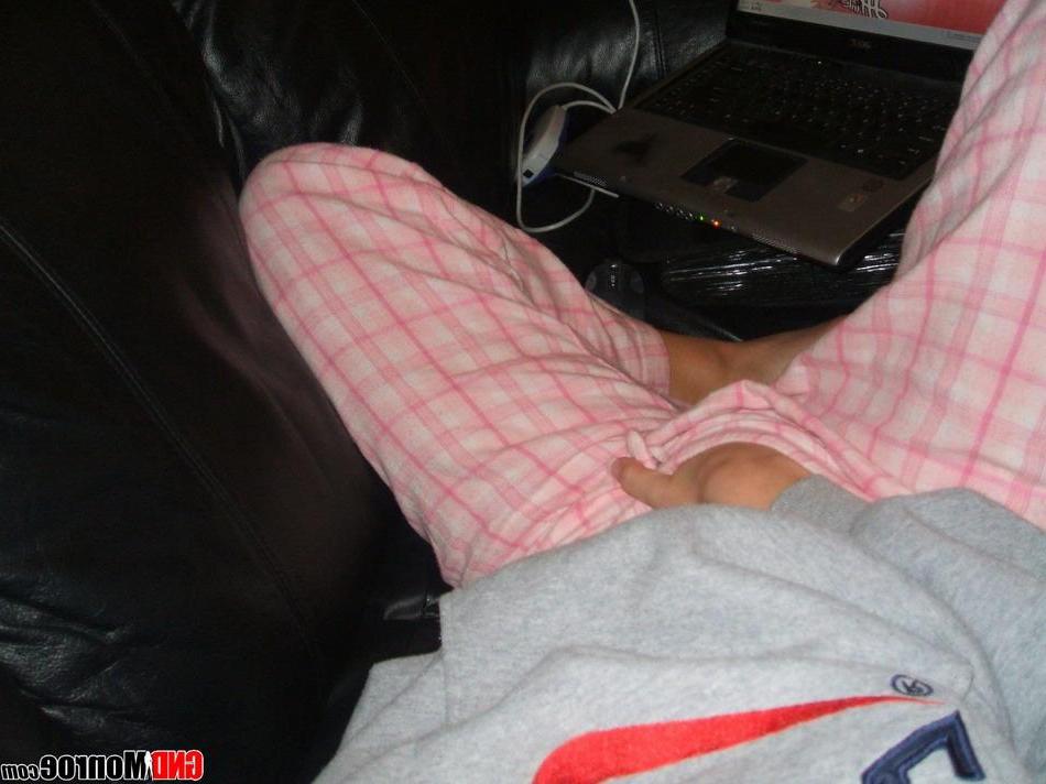 16P Pictures of GND Monroe taking pics of her self in bed