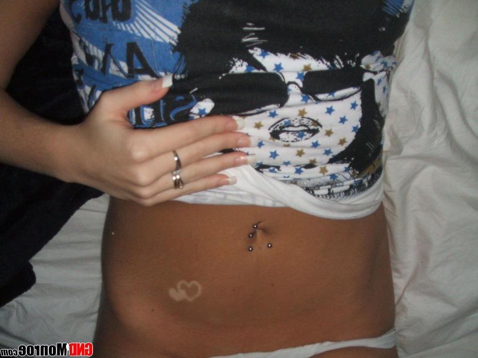 16P Pictures of teen hottie GND Monroe teasing on webcam