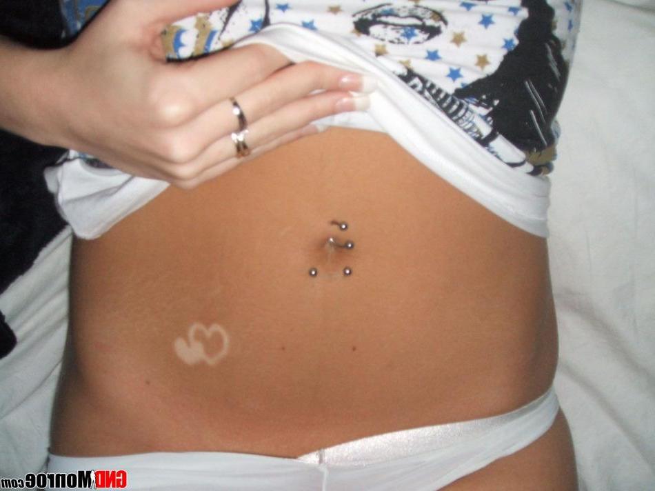 16P Pictures of teen hottie GND Monroe teasing on webcam