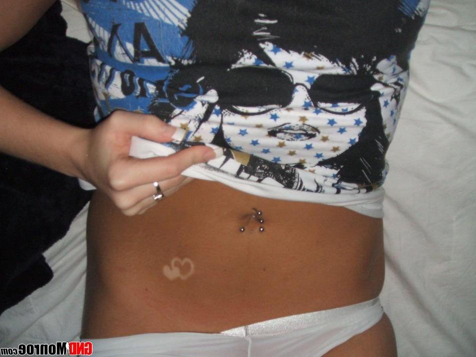 16P Pictures of teen hottie GND Monroe teasing on webcam