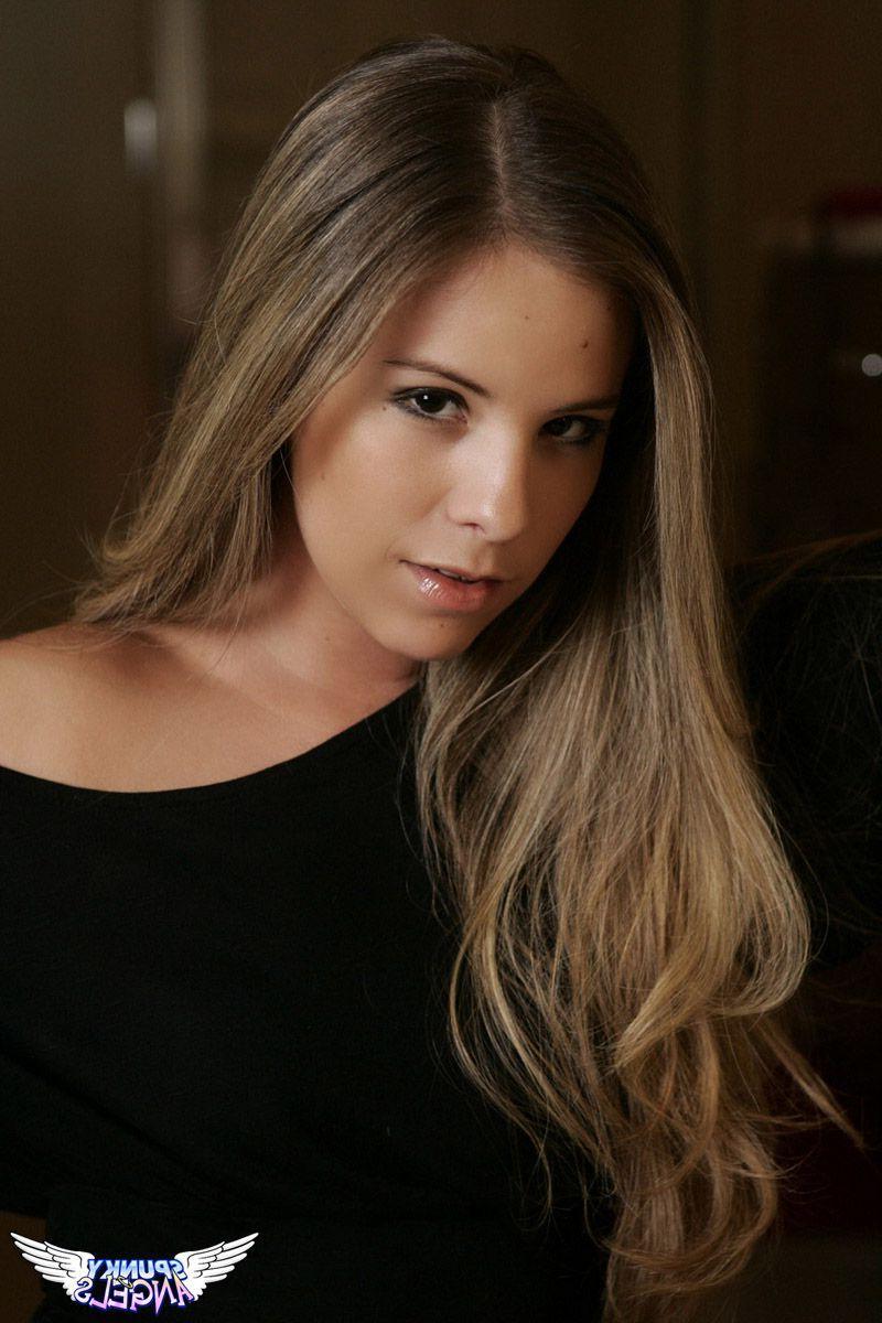 20P Pictures of Nicole Sparks posing for Spunky Angels
