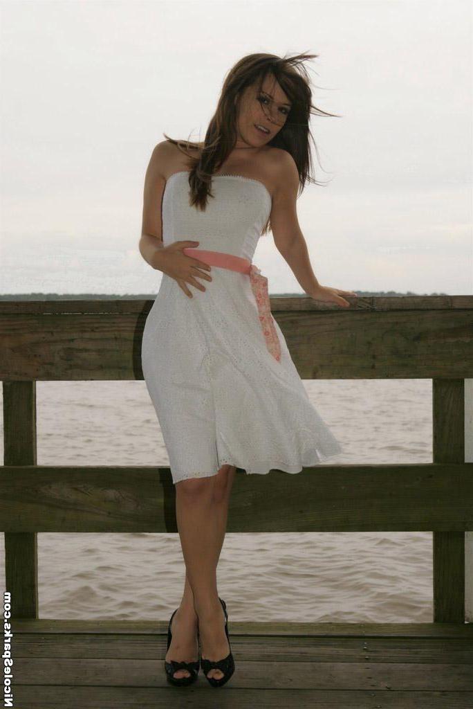 15P Pictures of teen Nicole Sparks relaxing by the water