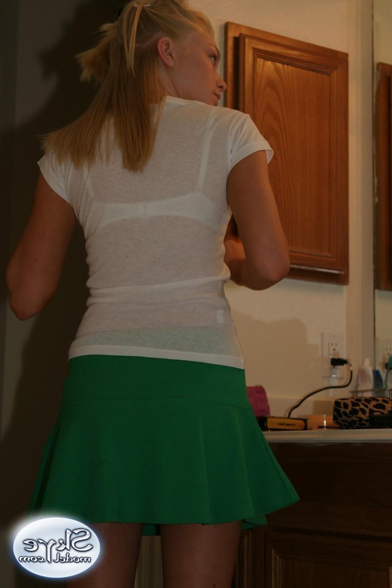 12P Watch as blonde teen Skye gets ready for her photoshoot as she puts on her makeup