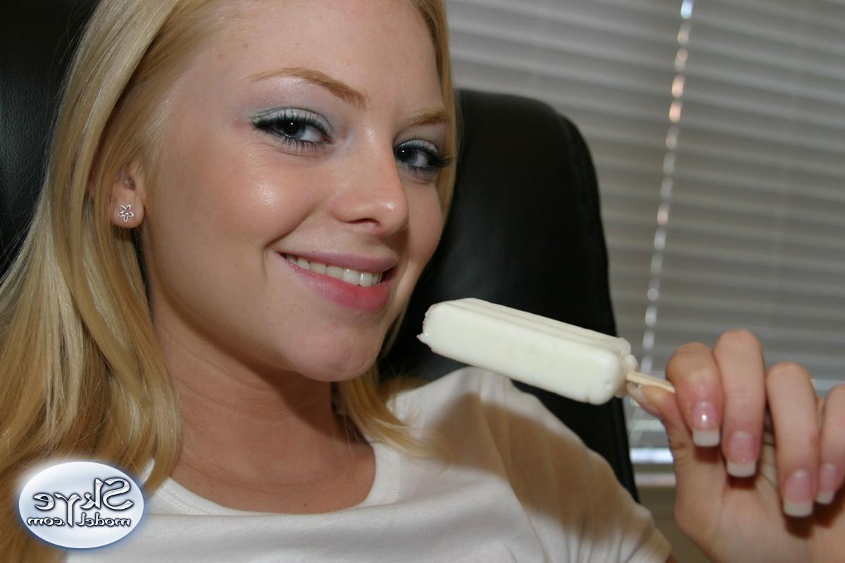 12P Skye shows off her tight round ass in a pair of very short shorts at her friends office