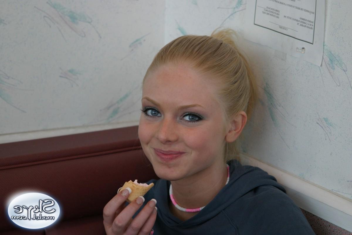 12P Watch as Skye teases with her oral skills on her ice cream cone