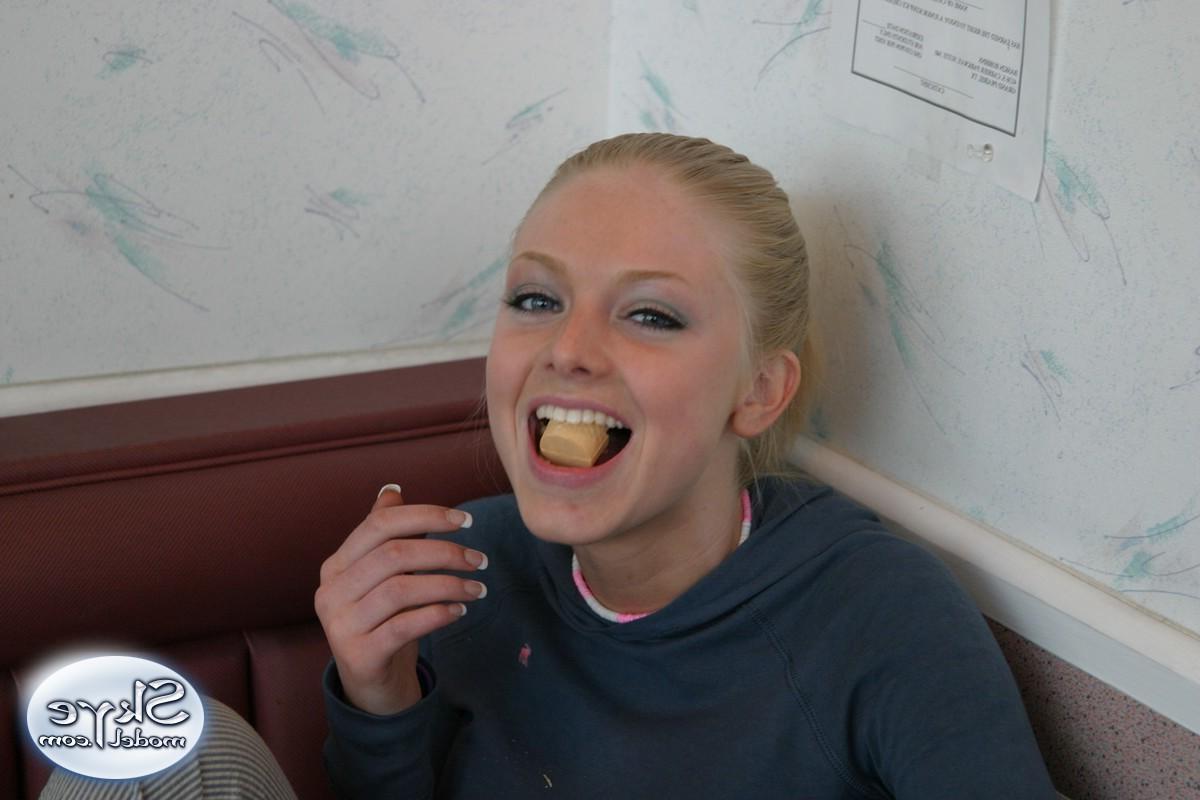 12P Watch as Skye teases with her oral skills on her ice cream cone