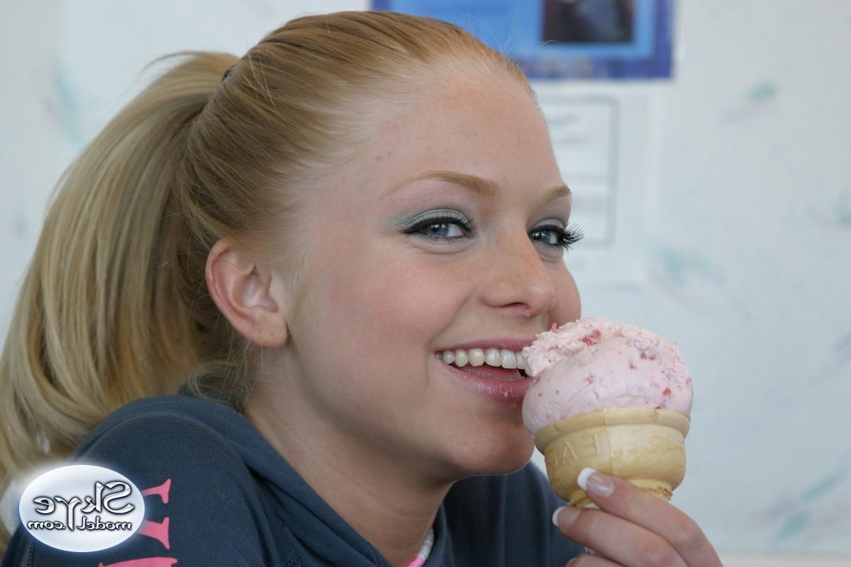 12P Watch as Skye teases with her oral skills on her ice cream cone