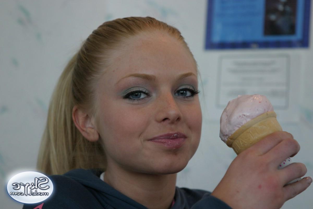 12P Watch as Skye teases with her oral skills on her ice cream cone