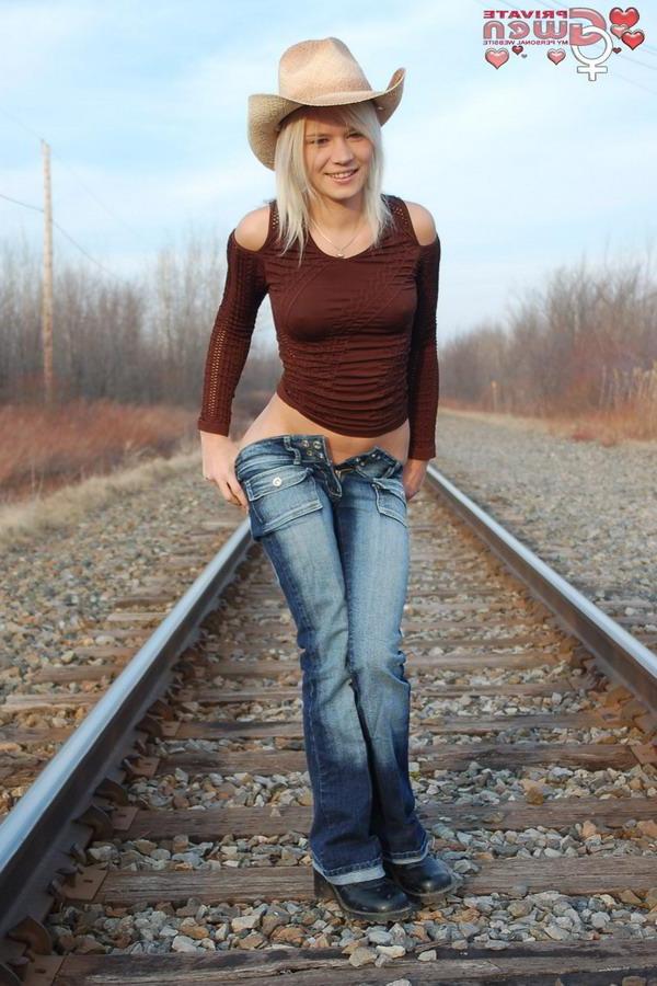 16P Pictures of Private Gwen flashing and pissing on the rail road