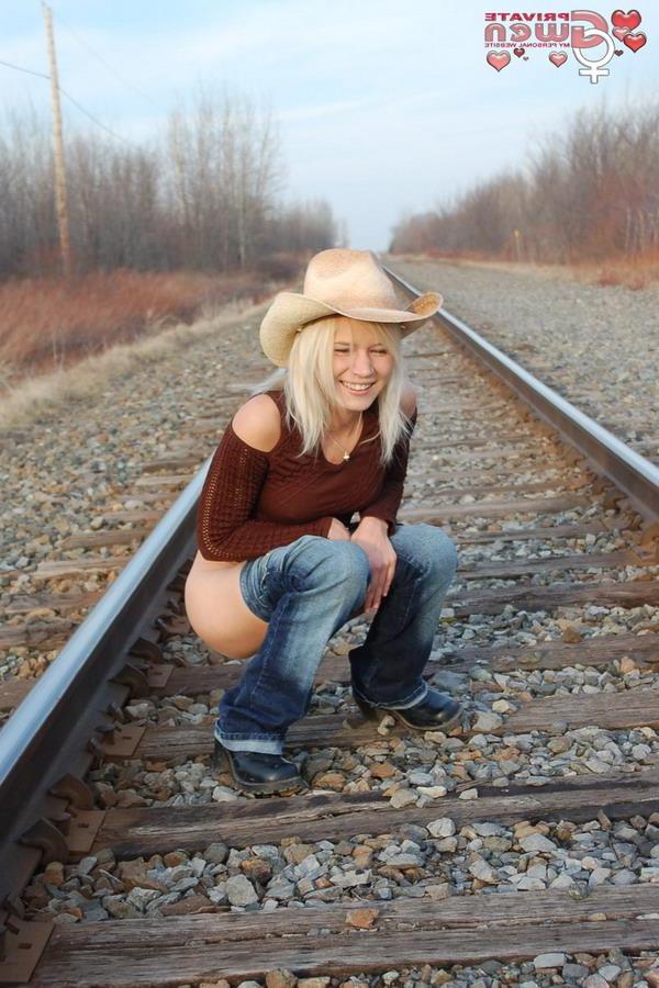 16P Pictures of Private Gwen flashing and pissing on the rail road