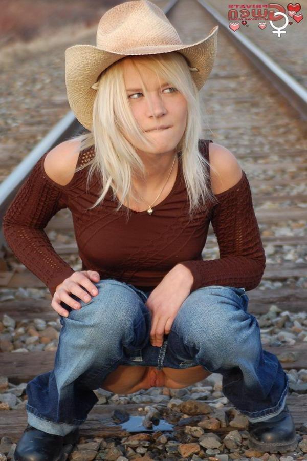 16P Pictures of Private Gwen flashing and pissing on the rail road