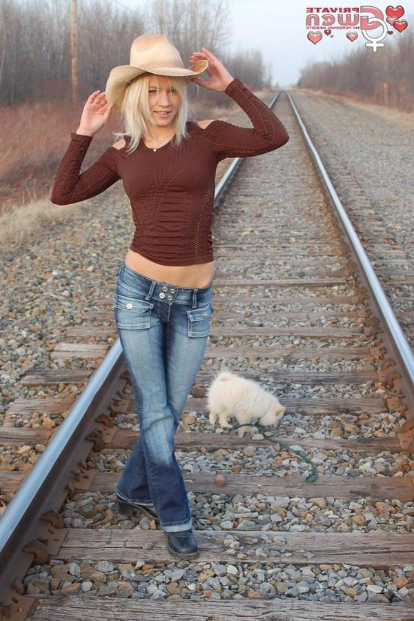 16P Pictures of Private Gwen flashing and pissing on the rail road