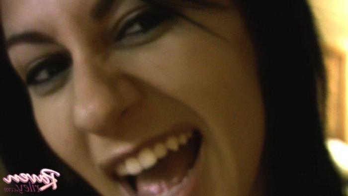 20P Pictures of Raven Riley fingering her pussy in bed