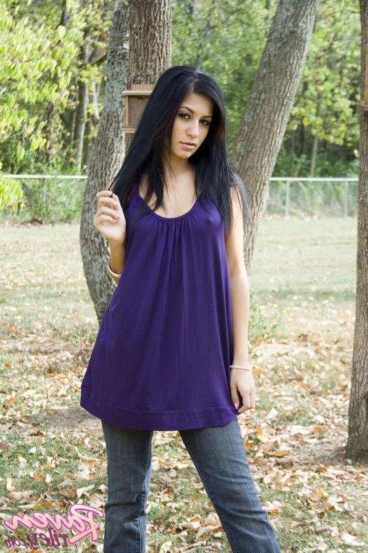 20P Pictures of Raven Riley rubbing her pussy outside