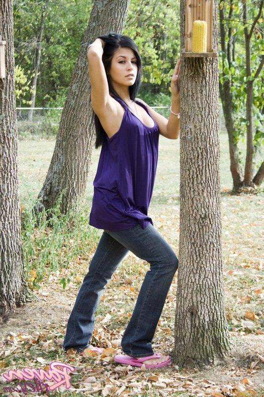 20P Pictures of Raven Riley rubbing her pussy outside