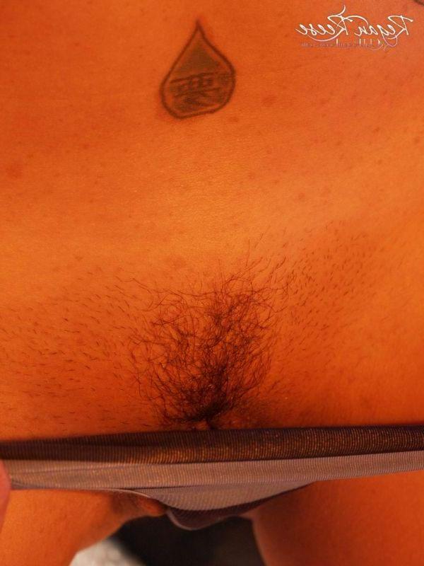 14P Pictures of teen babe Regan Reese fucking herself with a vibrator