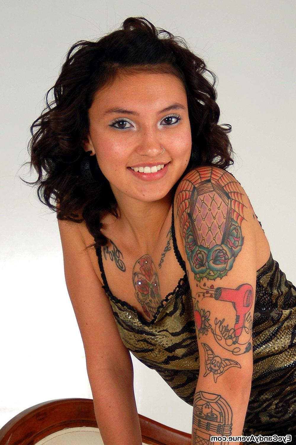16P Pretty and petite alternative girl Reyna gets nude just for you