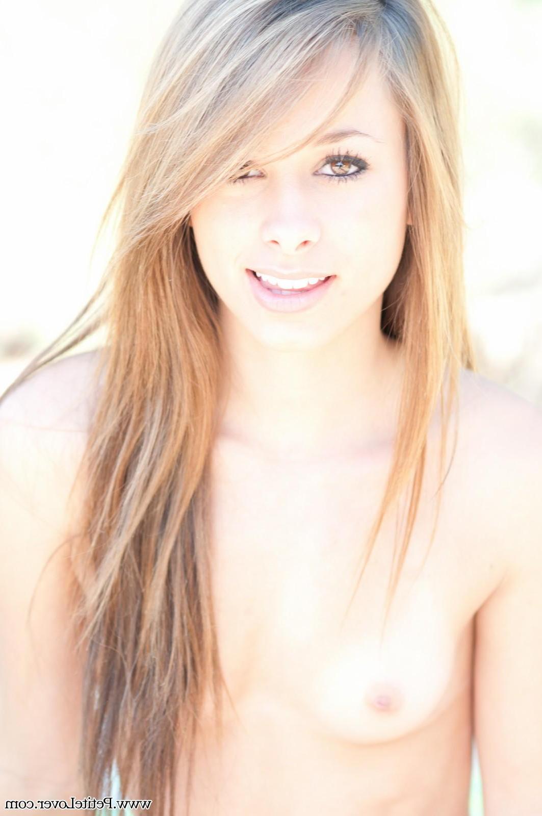 16P Hot girl Riley Anne plays with her pink vibrator outside