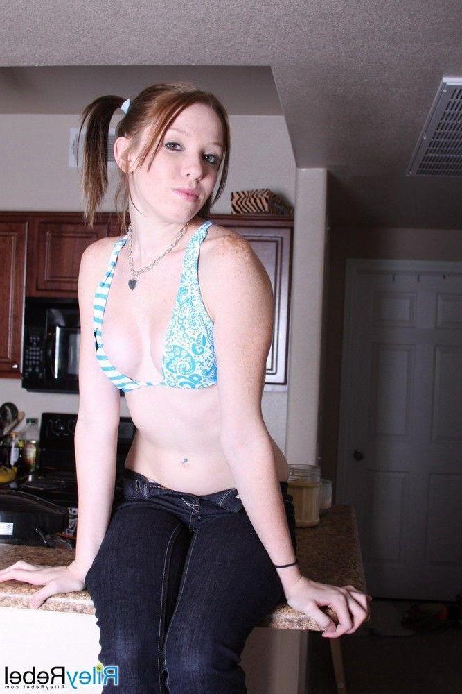 20P Pictures of teen cutie Riley Rebel all nude and sexy for you